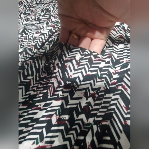 NWOT LARRY LEVINE Magnifique chemisier fluide neuf à motifs délicats - Picture 4 of 7